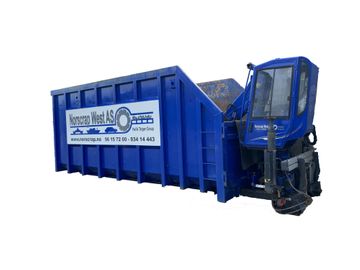 Em container som blir løftet opp av en en gaffeltruck